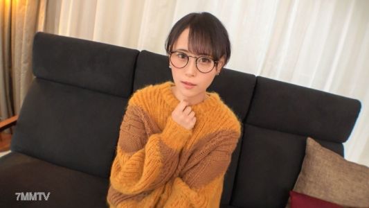 SIRO-4712 【初拍】【純真白皙肌膚】【好奇心旺盛早熟女孩】只有經驗過一個人的純真的眼鏡少女登場。追逐夢想的演員苗子,在鏡頭前本能地展露出淫態… 網路上AV應徵→AV體驗拍攝 1693