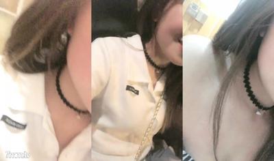 JK制服の最高の女の子[ゴールデンロータス]ネットカフェは同盟で遊んでいる弟を誘惑し、下着を脱いで彼に与えます、それは少し暑いにおいがしますハハ、ネットカフェのトイレからホテルまで