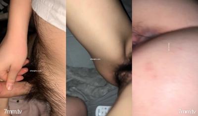韓國情侶真實做愛自拍流出,女生皮膚很白皙長得甜美又清純的,水也很多 打蝴蝶滋滋的水聲,下面的毛太多了 應該剪一剪