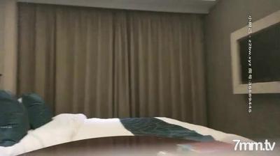 如此高質量的清純初戀女神,讓人誤以為是談戀愛的錯覺 實屬難得,小哥一看這麼漂亮 化身滿電的震動小馬達,震得妹子狂叫