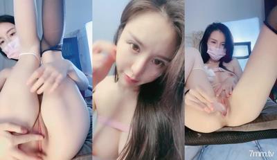 超ハイクオリティ美女!見た目も体型もバッチリ!毛のないオマンコのおっぱい、スーパーピンク、黒と白のストッキング