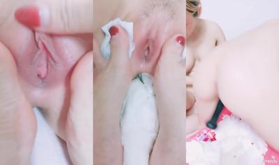 姉妹の花のショーの生放送、コケティッシュな妹は兄にあらゆる種類の猫と菊で遊ばせ、クローズアップは柔らかくて欲情した猫を示し、叫び続ける小道具