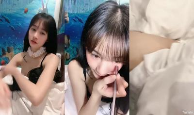 純情天井美少女！甘くてカワイイ！部屋でガールフレンドとセックス、バスルームでハードな白いおっぱい、騎乗位の美しいお尻