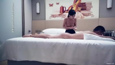 【AI画質向上】2020-07-08【全9回全国華ツアー】ショートパンツ姿の足の長い女の子、裸を脱いでイチャイチャ
