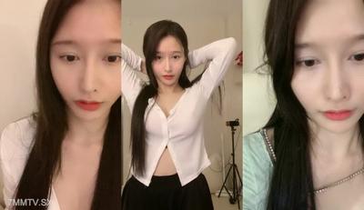 近期最火的女神，【櫻桃】，舞蹈專業出身，明星級別顏值，極品美乳，小逼逼真乾淨