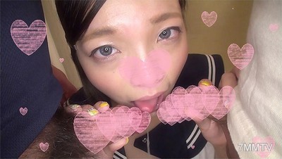 FC2-PPV 719848 【全人類期待的3P】18歲☆S級萝莉女孩　月度MVP獲得後立刻就「啊♥洋♥要去了♥」處於發育期稀疏陰毛狹窄子宮被黑色陽具撞擊！正值性慾旺盛的箱入少女違背父母的命令穿上Cosplay再援交【無馬賽克】附贈寫真