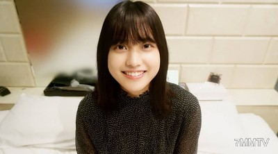 fc2-ppv 2873166 18歲，只有經歷過一個人的純真少女小玲