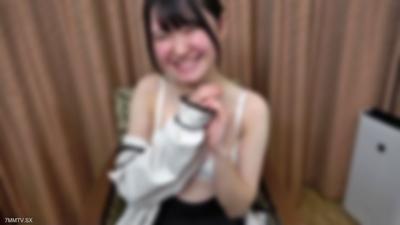 fc2-ppv 3200376 與害羞的十幾歲少女重逢，她滿臉笑容。對著未處理過的陰毛和發育中的陰道使用人生中第一次的電動按摩棒，帶來震撼的快感。雖然還未成熟，卻接受了大量的內射和三連發的臉射，依舊笑容滿面地承受著。