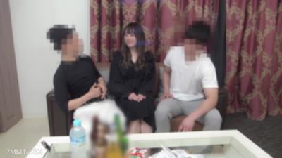 FC2-PPV 4440151 為了因被甩而工作受到影響的後輩，我讓他和我最喜歡的白皙瘦弱美女進行三人行並內射給她看。