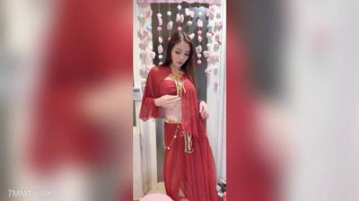FC2-PPV 4550197 公司加班時她竟然拍了一段誘惑我的影片給我看「我真的受不了了,快點回來好嗎」